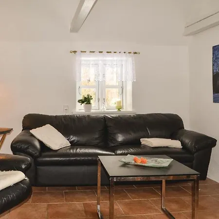 Three-bedroom In Semesterbostad Give