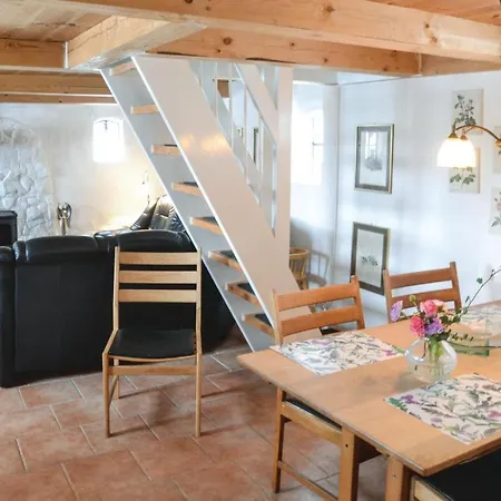 Сasa de vacaciones Three-bedroom In