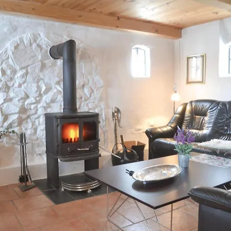 Сasa de vacaciones Three-bedroom In