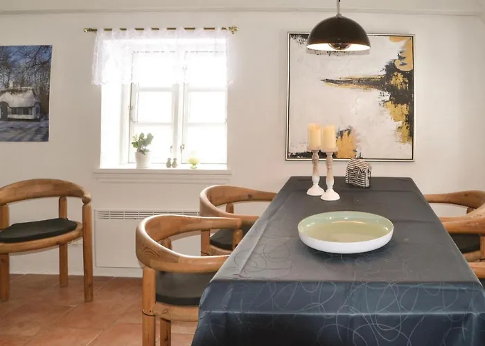 Дом отдыха Three-bedroom In Гиве