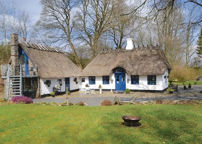 Three-bedroom In Holiday home *